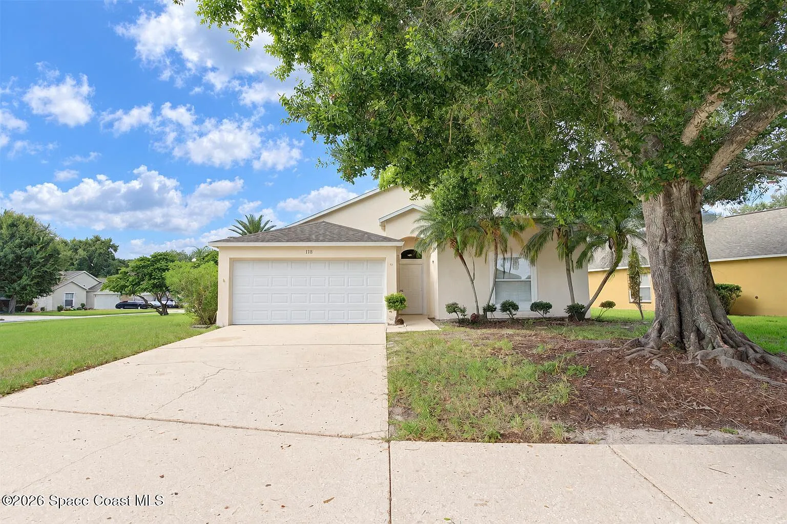 3 bed, 2.0 bath, 1424 sqft, $2,400 — Photo 2