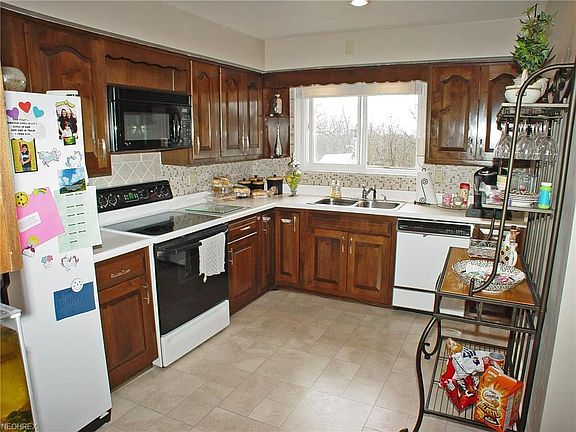 4th image of 1327 Overlook Dr