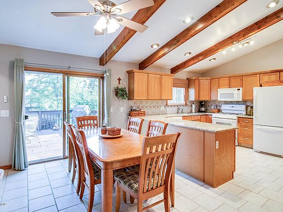4th image of 8024 Easthill Dr