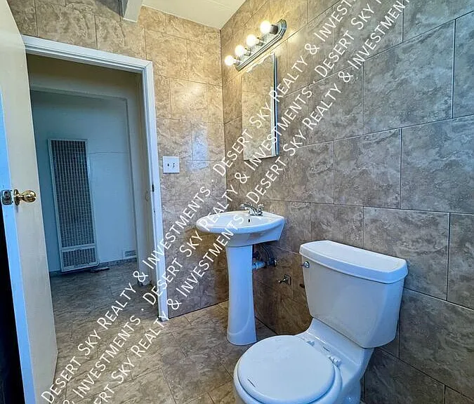 2100 Skyway Dr — Photo 10