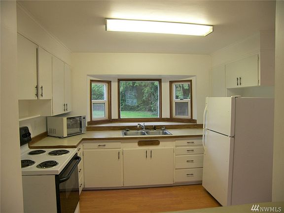 4th image of 5817 S Alaska St