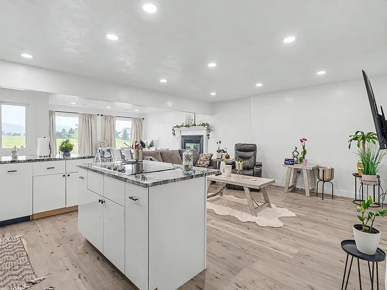 74 Stillwater Rd — Photo 35