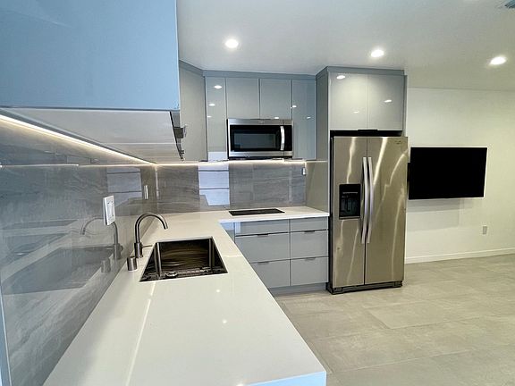 4th image of 669 Atkins Dr #B