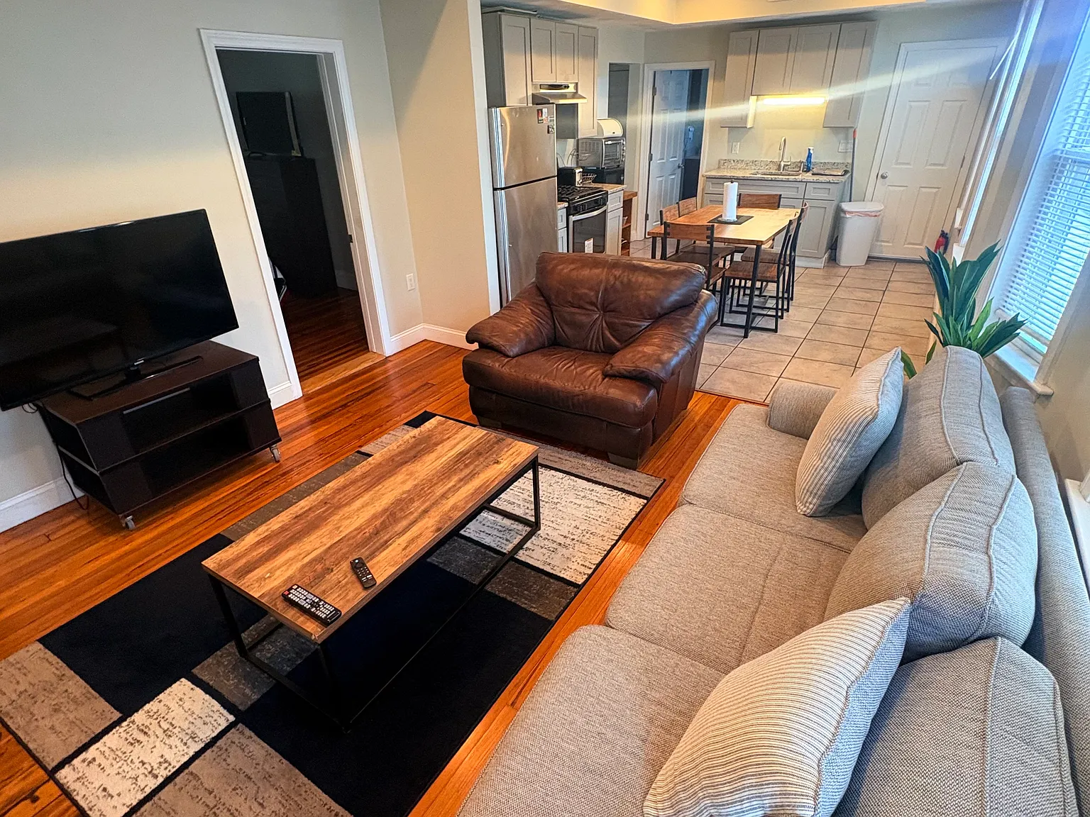 3 bed, 1100 sqft, $950 — Photo 2