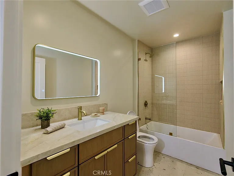 4819 Genesta — Photo 36