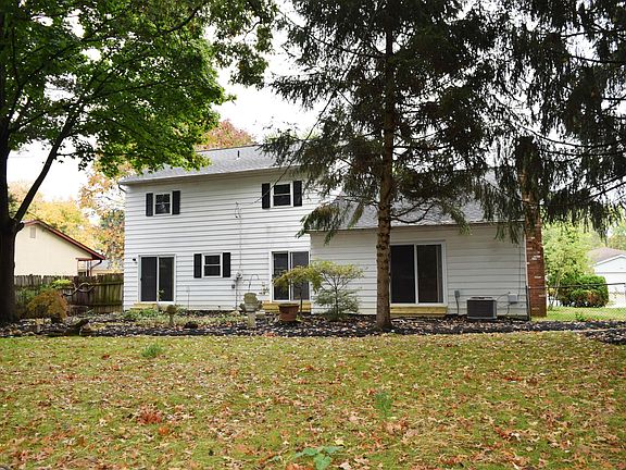 3rd image of 541 Leacrest Pl W