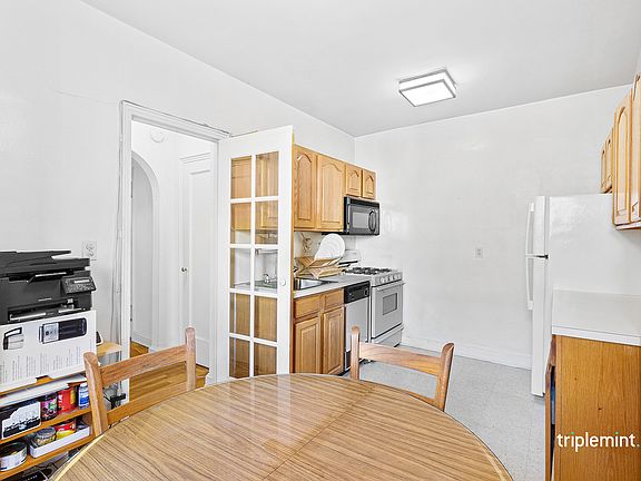 4th image of 25-40 31st Ave #2P