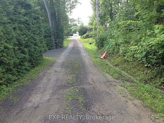 3rd image of 3612 Chretien St W