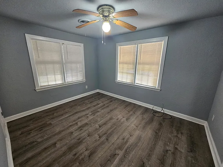 2107 NW Baltimore Ave — Photo 3
