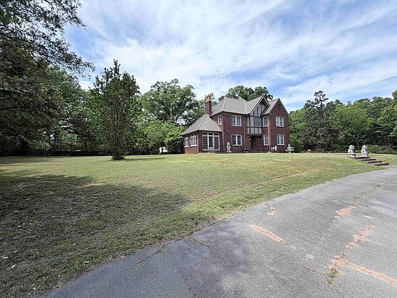 3rd image of 310 W Magnolia St