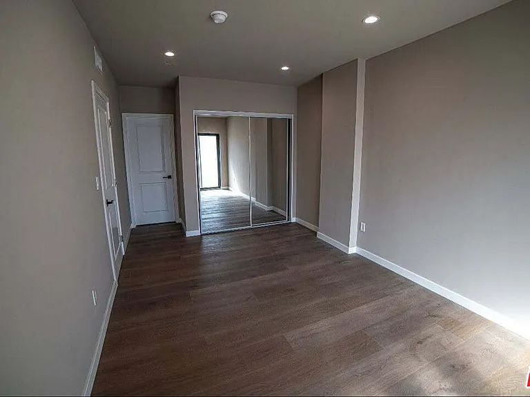 9904 Laurel Canyon Blvd — Photo 10