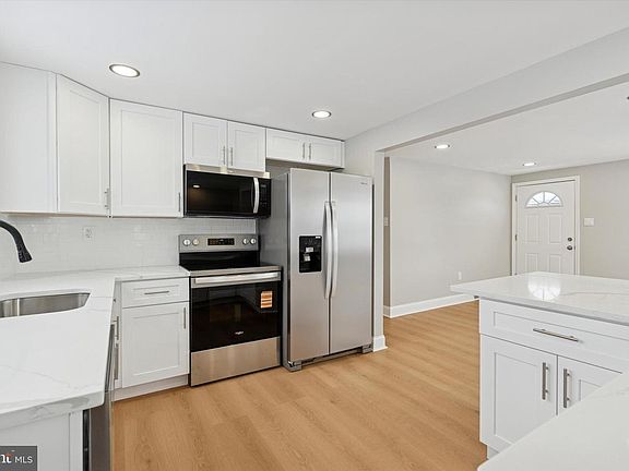 5th image of 409 W Anderson Ave