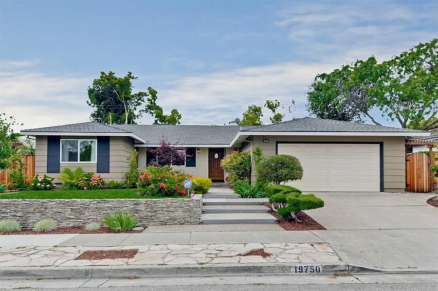 19750 Auburn Dr photo 1