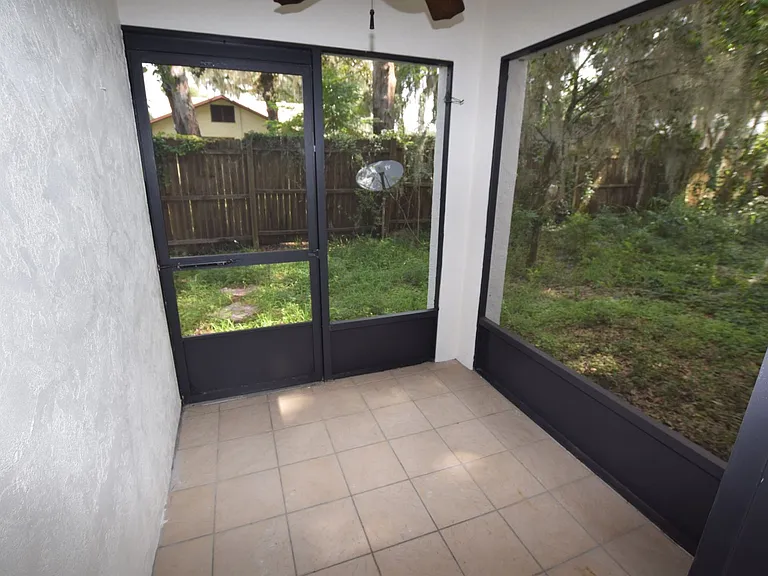 908 Sumter St — Photo 3