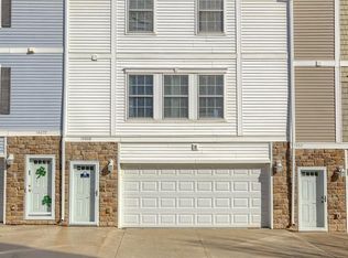 14668 Ames Ct, Omaha, NE 68116