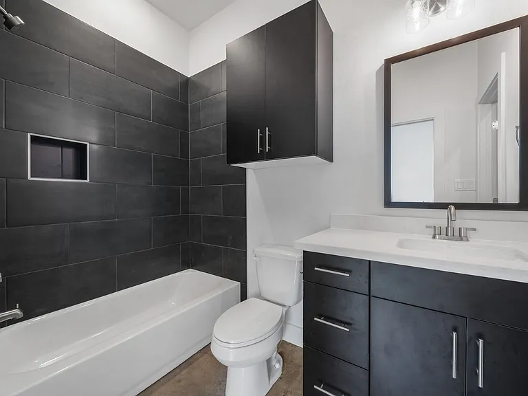 211 Lynn Dr — Photo 47