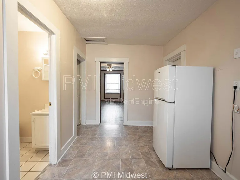 411.5 S East St — Photo 7