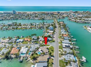 11465 5th St E, Treasure Island, FL 33706