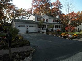 13 Giblin Ln, Coventry, RI 02816