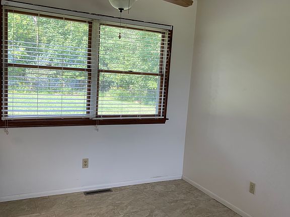 3rd image of 15266 Doyle Rd