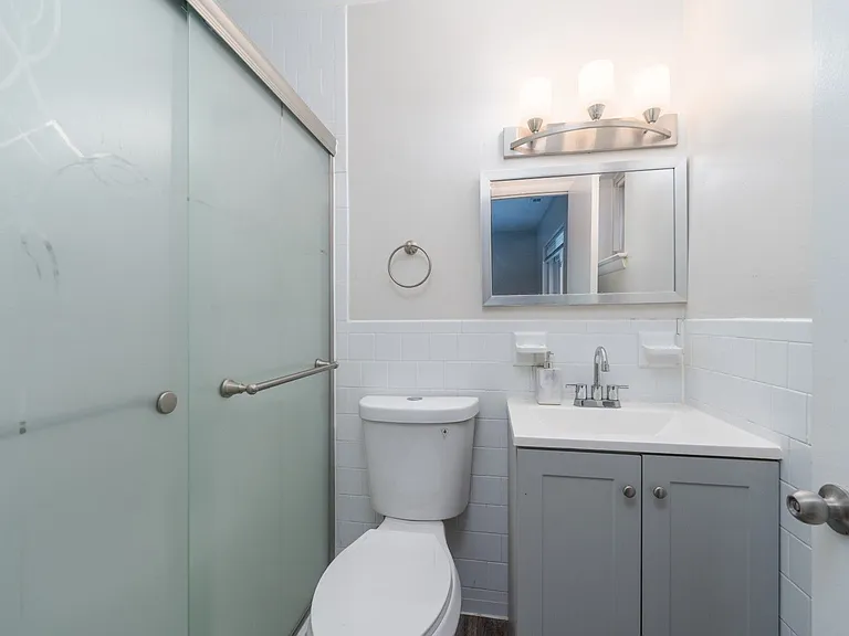 Brooke Court Apartments — Photo 13
