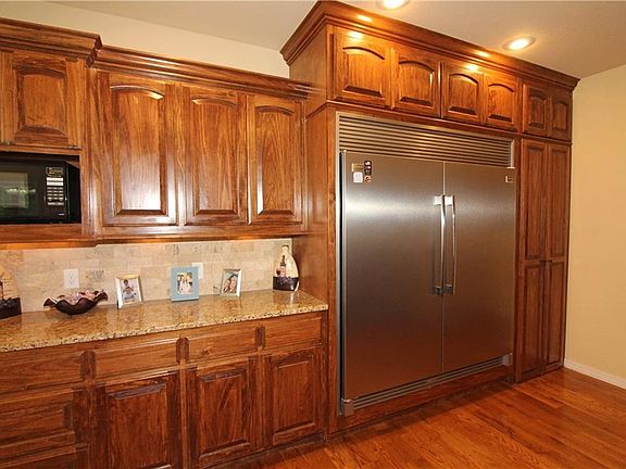 4th image of 27 Marionet Ln