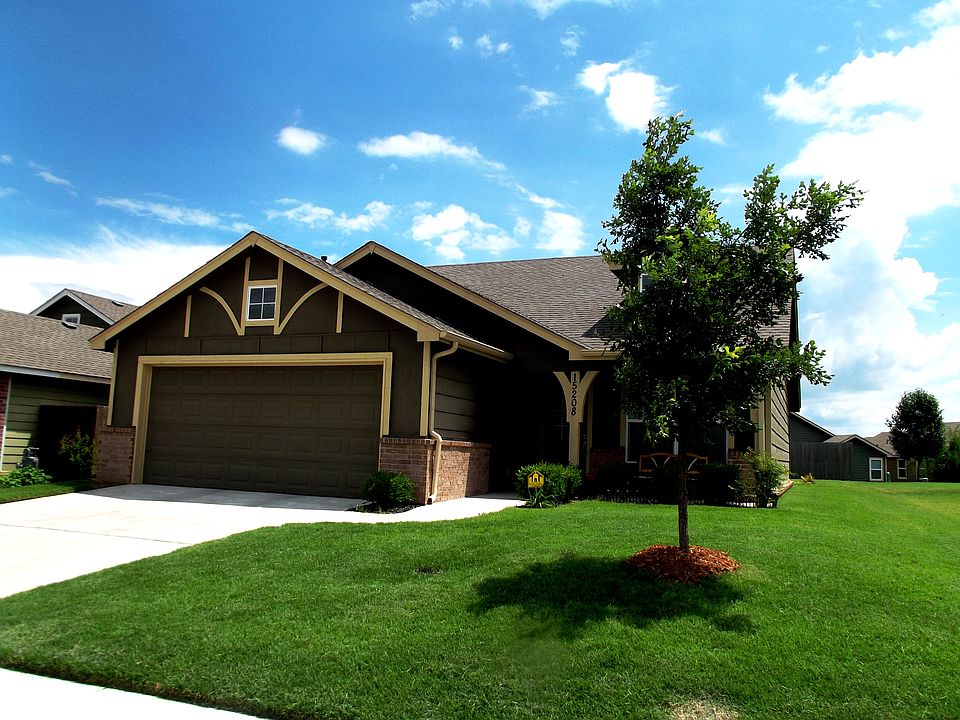 Nice yard and front porch