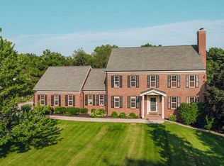 1380 Barrington Woods Dr, Brookfield, WI 53045