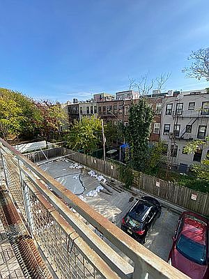 5th image of 284 Stanhope St #3E