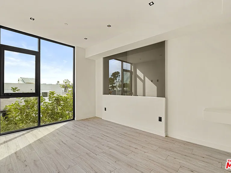1021 N Ogden Dr #Penthouse 6 — Photo 20