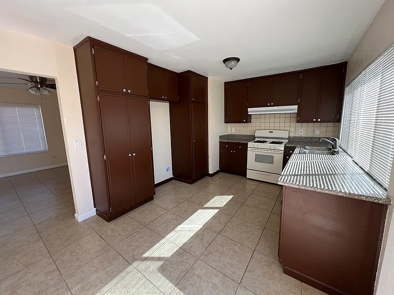 800 Arbor Way — Photo 8