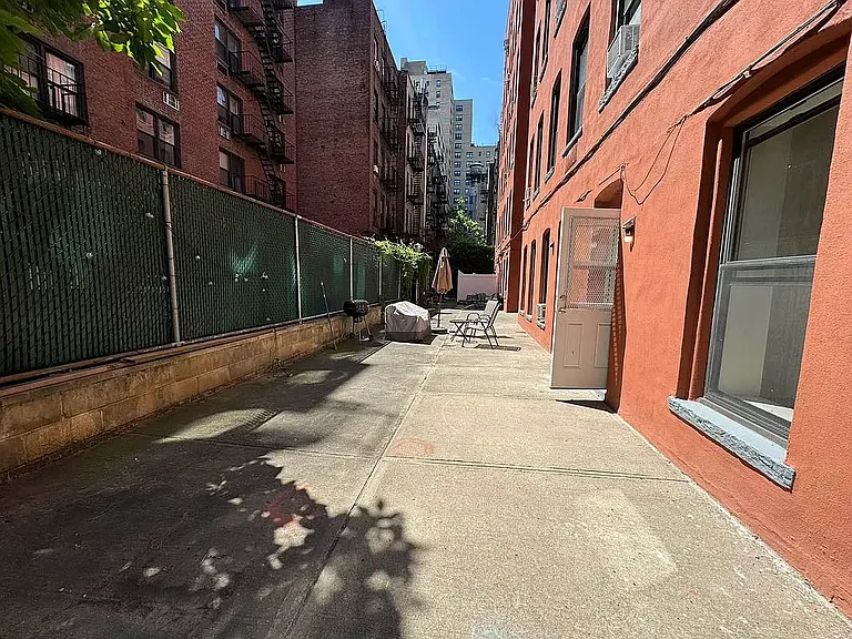 226 E 29th St #1E — Photo 3