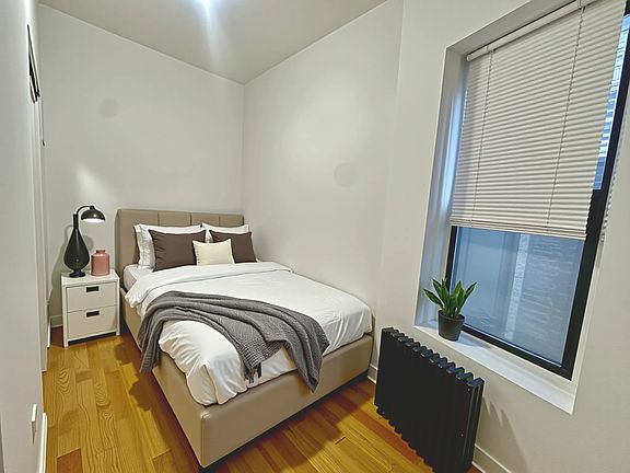 5th image of 454 W 36th St APT 5FE
