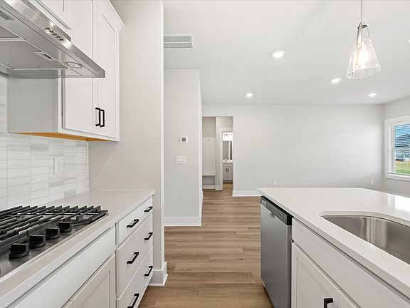 Welcome to the Chatham floorplan at Cedar Shoals - Signature Collection.