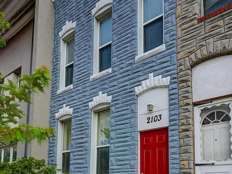 2103 E Madison St — Photo 26
