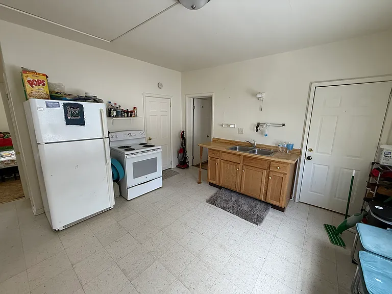 233 Niagara St — Photo 6