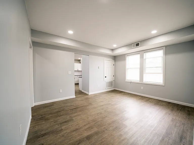 81 Birch St #3L — Photo 6