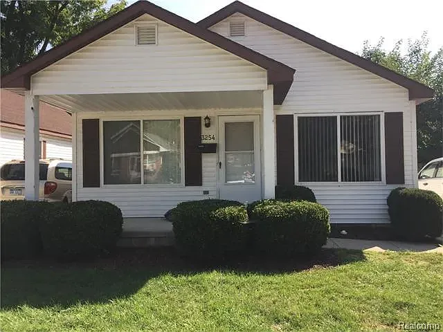 3254 Prairie Ave — Photo 1