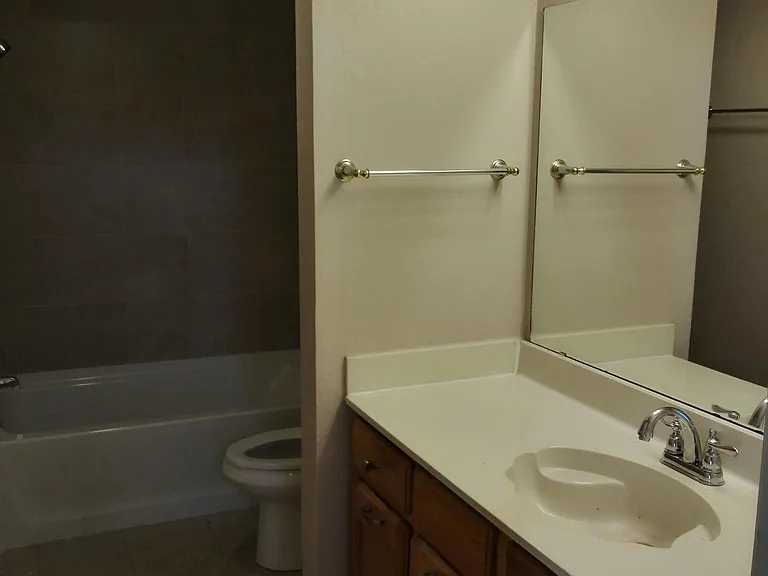1413 Meadowood Village Dr — Photo 13