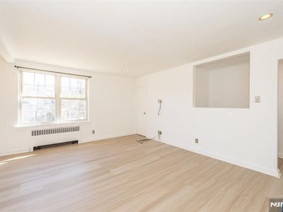 544 Broad Ave APT 3, Leonia, NJ, 07605