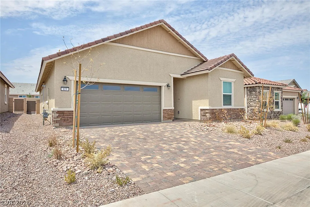 3 bed, 2.0 bath, 1641 sqft, $2,200 — Photo 3