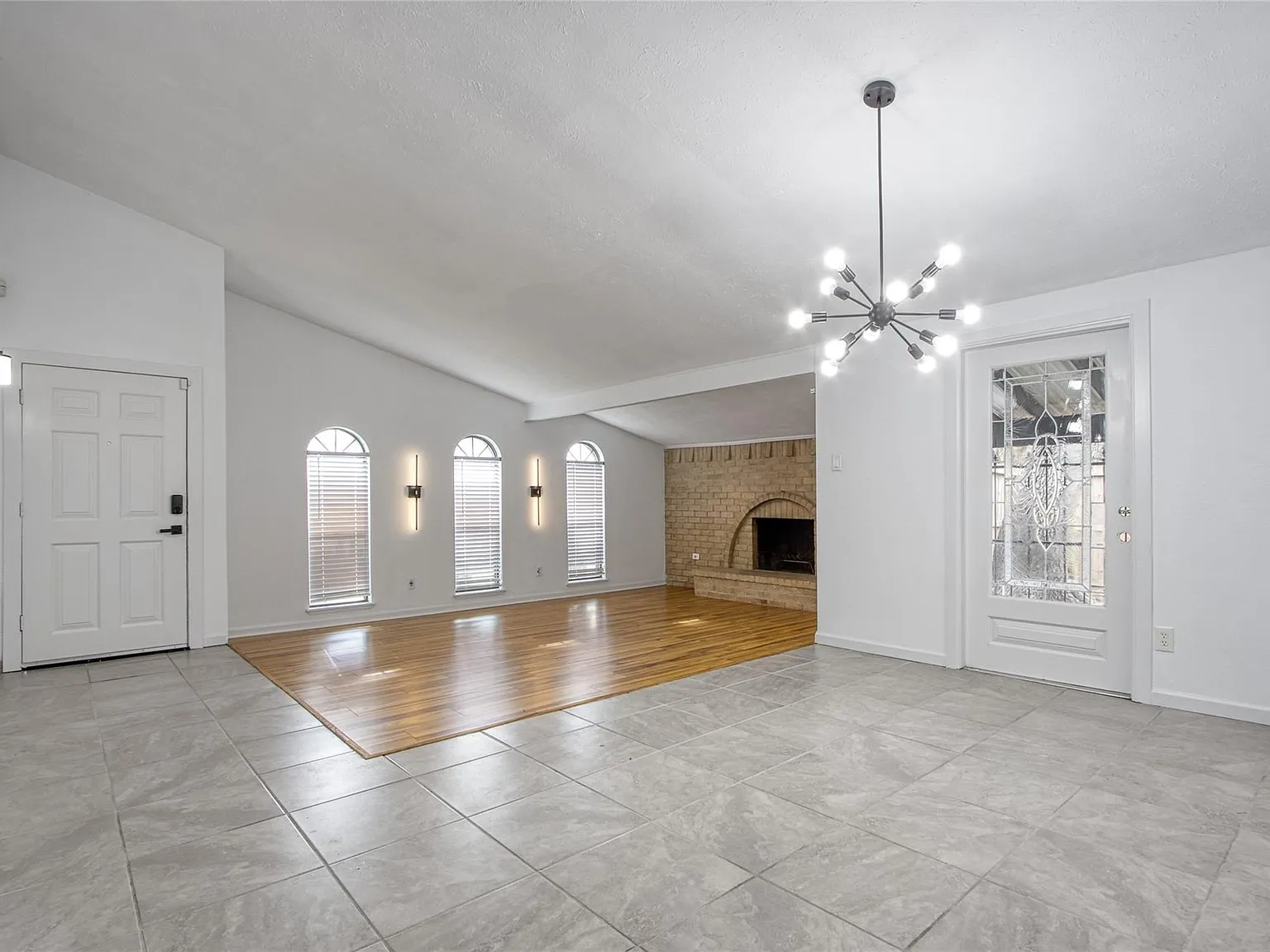 3 bed, 2.0 bath, 1801 sqft, $2,100 — Photo 4
