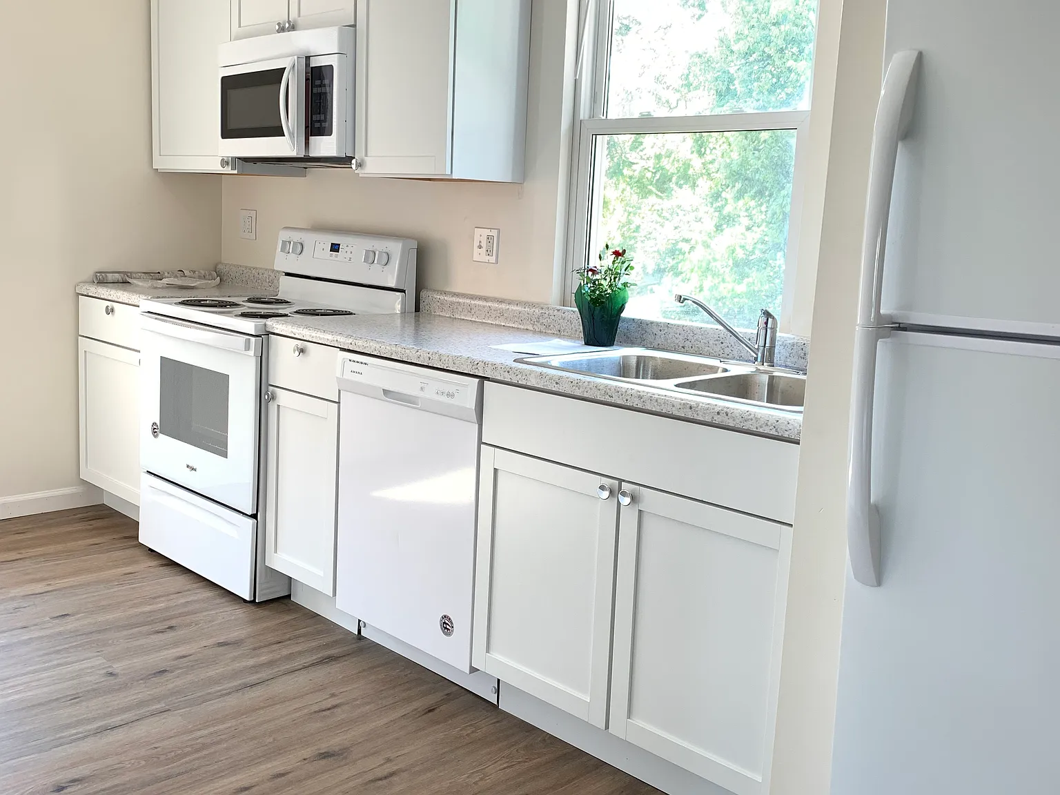 3 bed, 1754 sqft, $1,995 — Photo 2