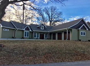1130 NW South Shore Dr, Lake Waukomis, MO 64151