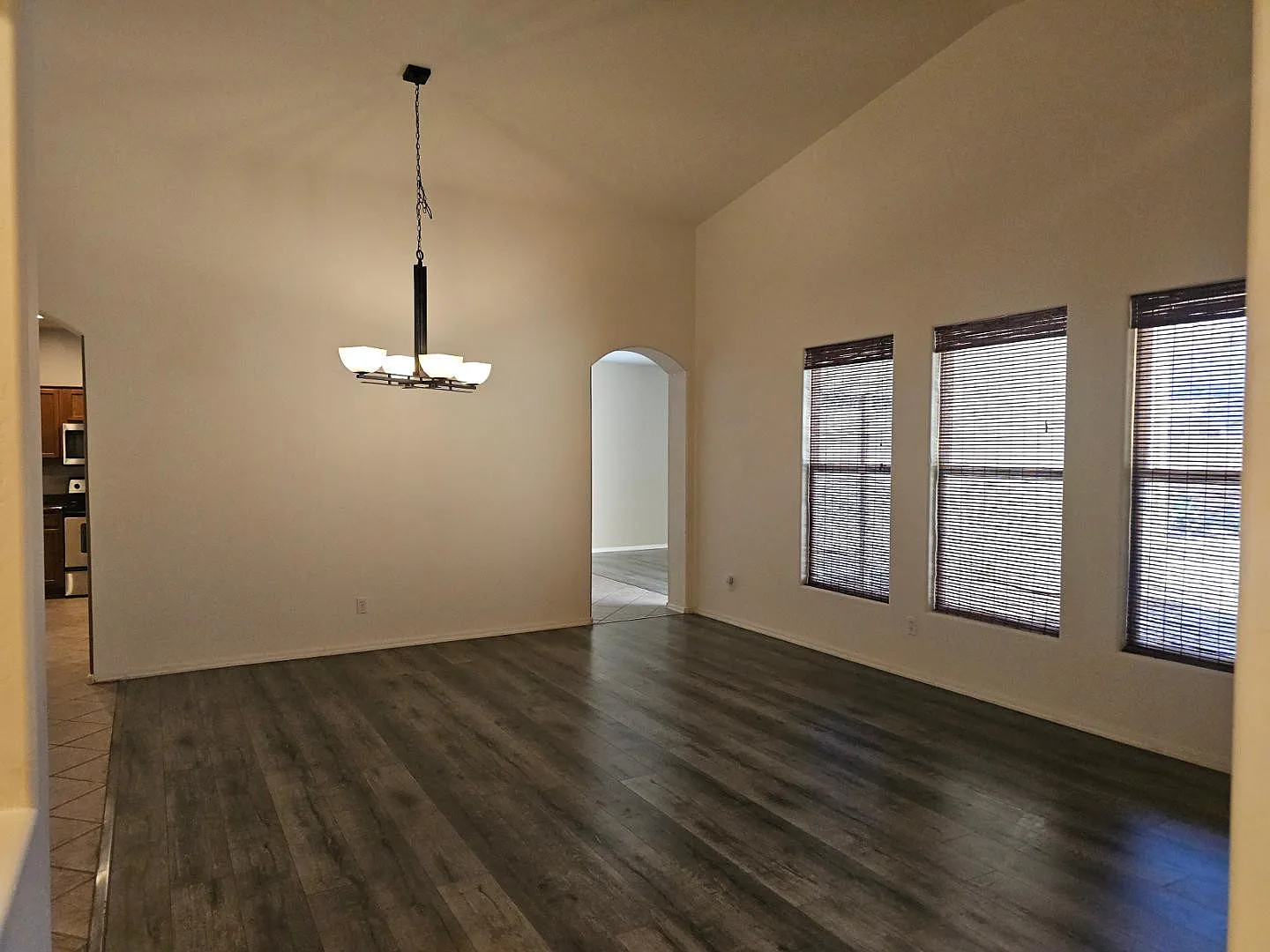 4 bed, 2.0 bath, 2254 sqft, $2,195 — Photo 4