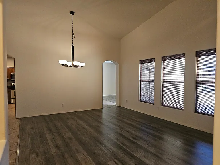 18515 W Caribbean Ln — Photo 4