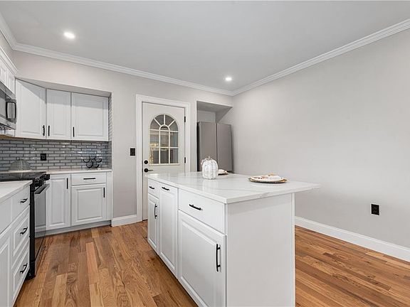 5th image of 682 Greenville Ave
