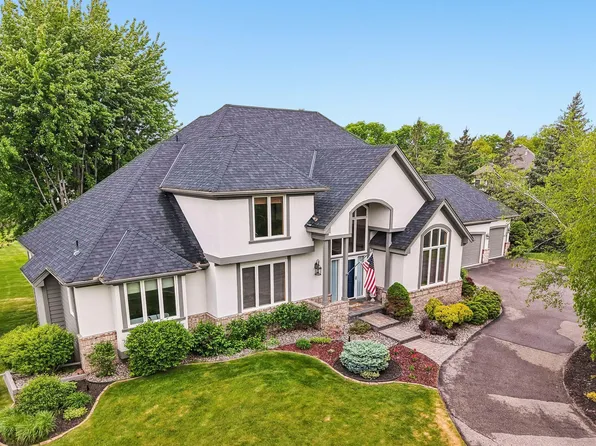 10215 Bluff Rd, Eden Prairie, MN 55347