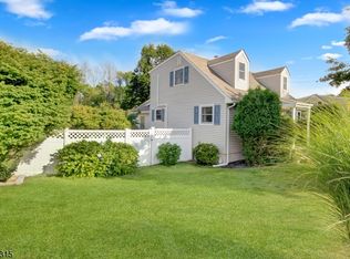 10 Birchwood Rd, Randolph, NJ 07869