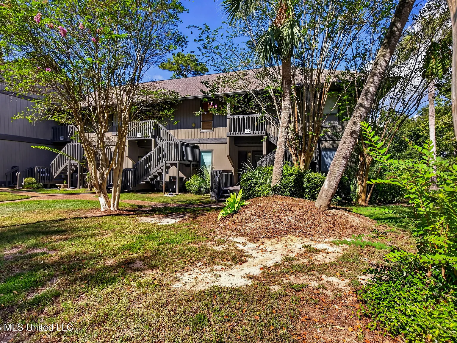 1 bed, 1.0 bath, 639 sqft, $1,000 — Photo 1